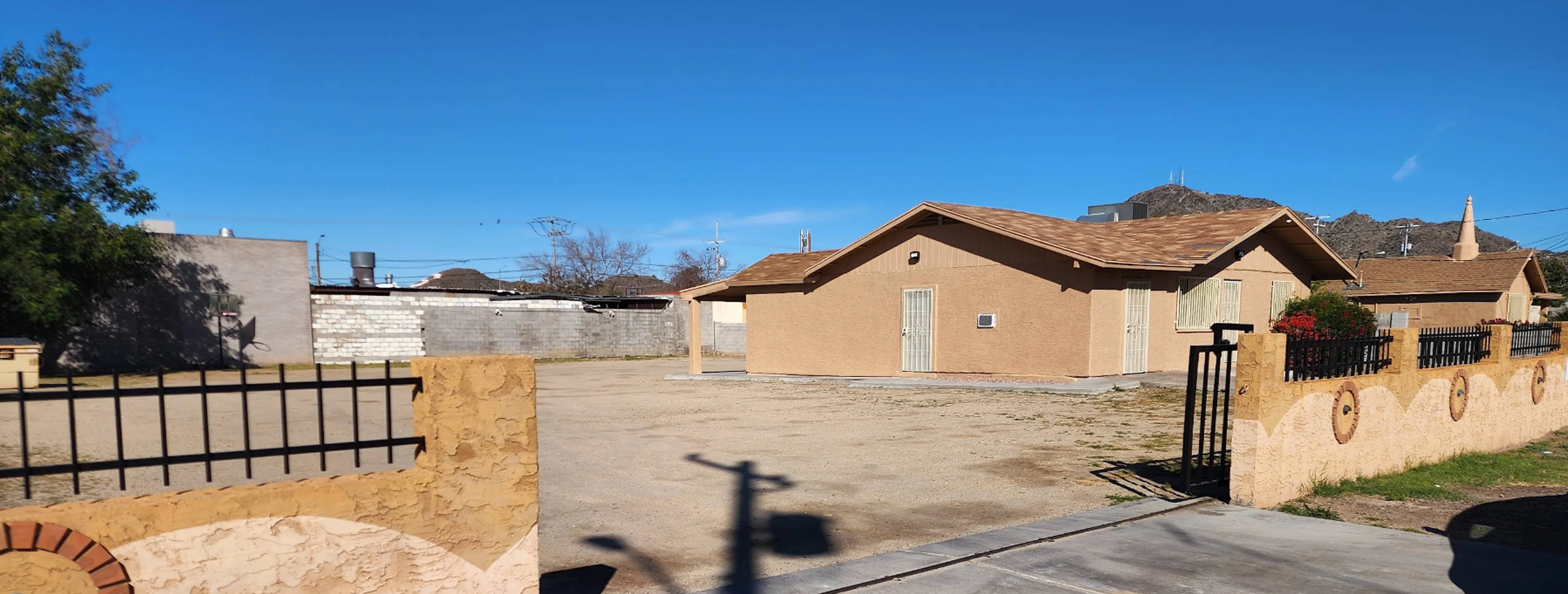 Exterior view of Islamic Center of Arizona Phoenix building